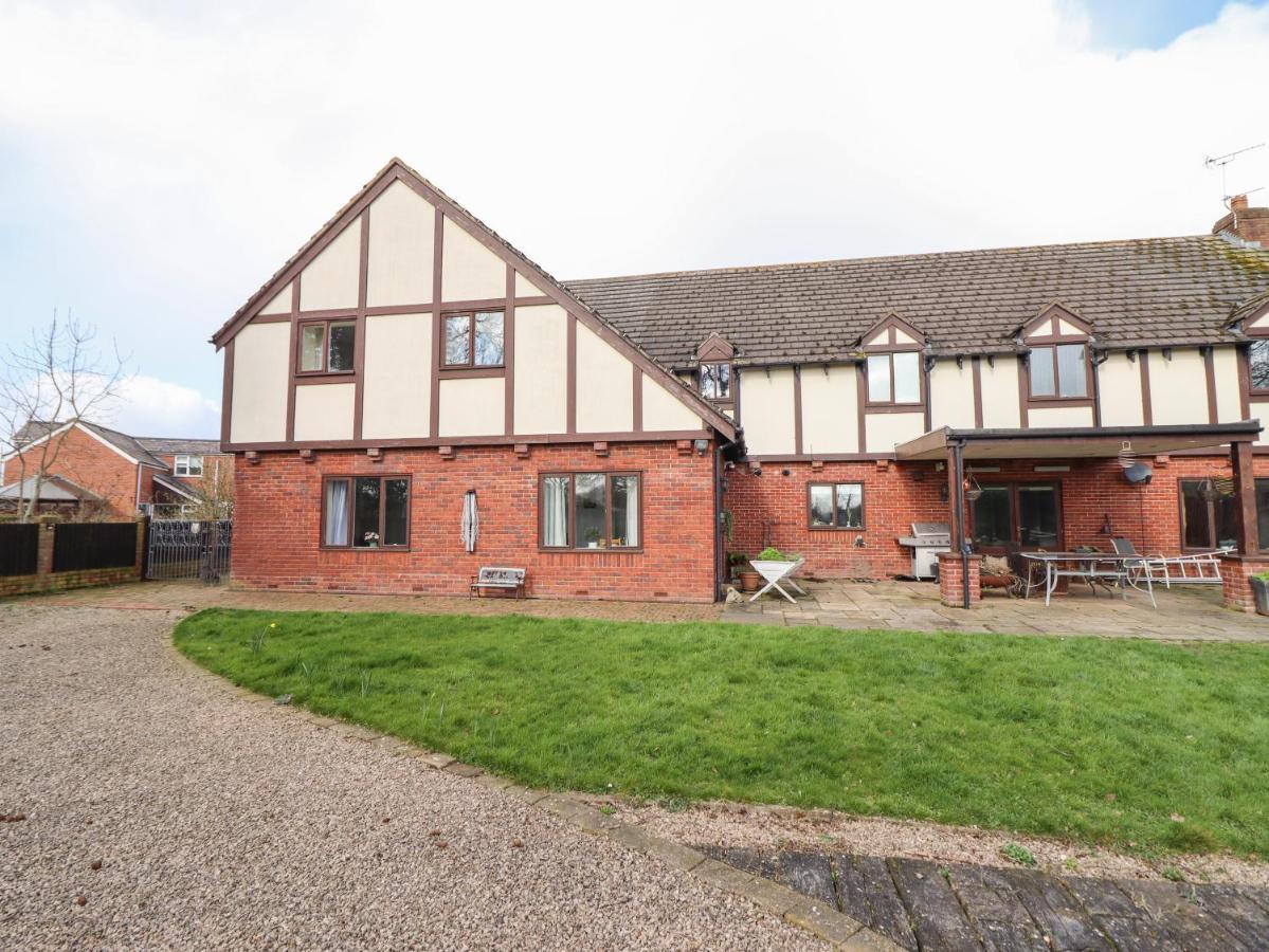Maesbury Manor Villa Oswestry Eksteriør billede